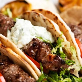 LAMB SOUVLAKI PITA sw